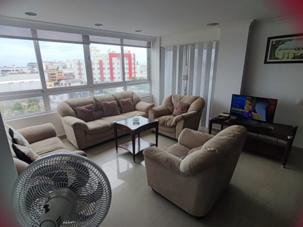 REF 20 Apartamento de tres habitaciones Edificio Bahia Fragata